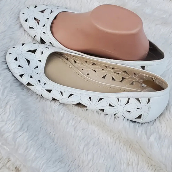 Adrienne Vitadinni white leather Cut Out skimmers 10‎ - Picture 1 of 10